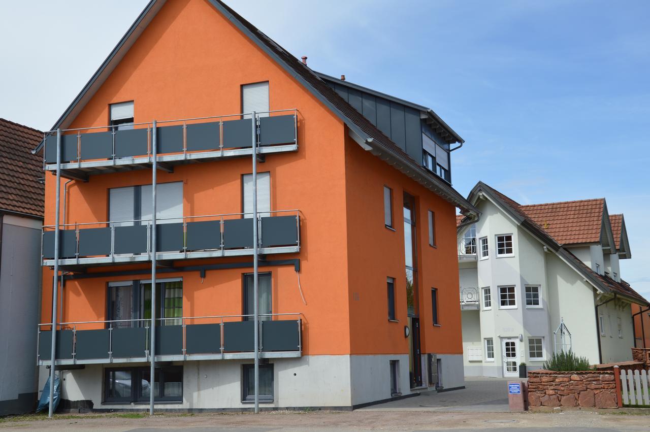 Ferienwohnungen Am Brunnen - Naehe Europapark, W-Lan, Klimaanlage Rheinhausen Exterior foto
